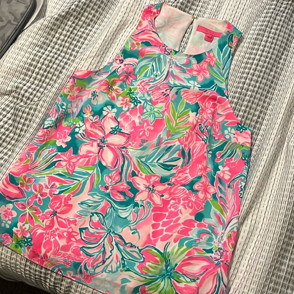 Lilly Pulitzer Lyle Hot on the Scene Hibiscus Flower Tank Top - Picture 2 of 3